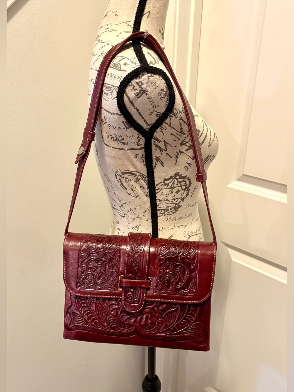 Vintage Handmade Mexican Tooled Leather Shoulder Crossbody Bag Burgundy Floral N